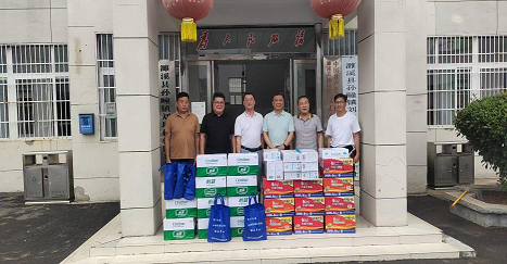 夏送清凉润人心，慰问关切暖人心